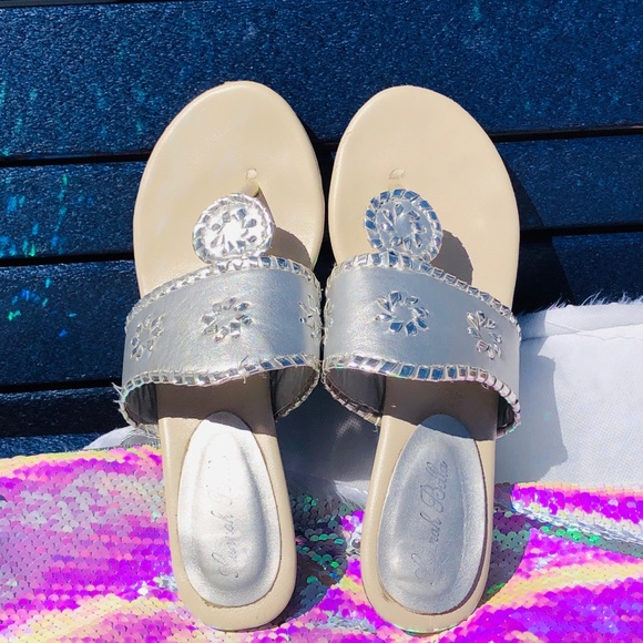 💜BEAUTIFUL SILVER SANDALS💜 - Picture 7 of 7
